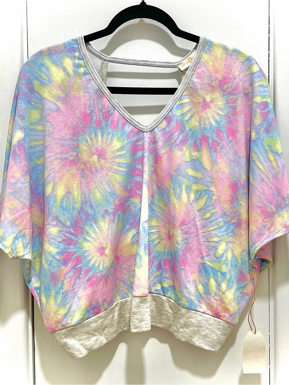 Chrysantheum Tie-Dye Open Back Top - Picture 2 of 5